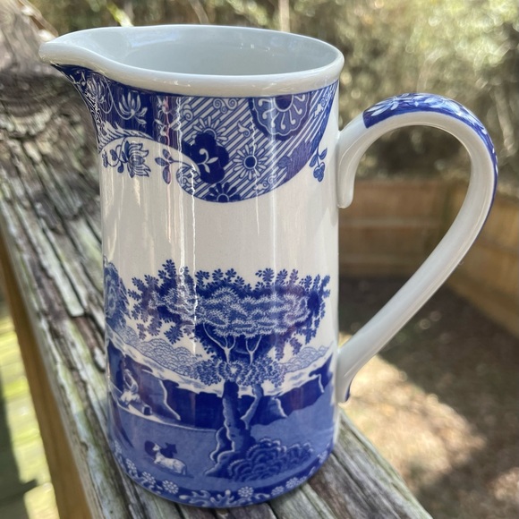 Blue Italian Spode milk vase. Discontinued pattern. 5” - Picture 4 of 7